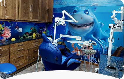 The underwater-themed paediatric dentistry room at Smile @ Kyalami, with a mural and a child-friendly dental chair